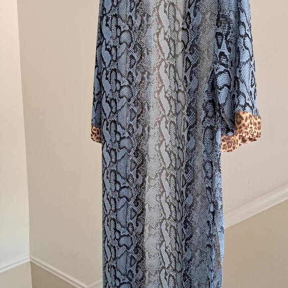 Blue Snake Print Kimono with Leopard Trim LISA RINNA COLLECTION - Picture 8 of 10